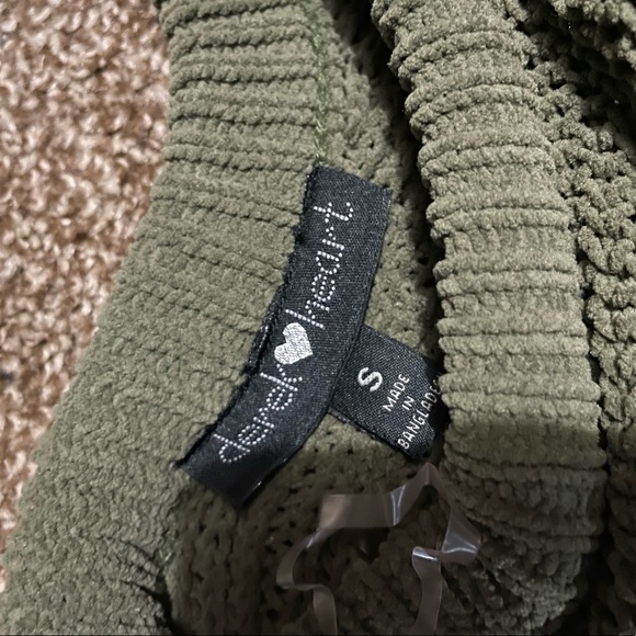 Derek Heart crop Sweater - Picture 5 of 5